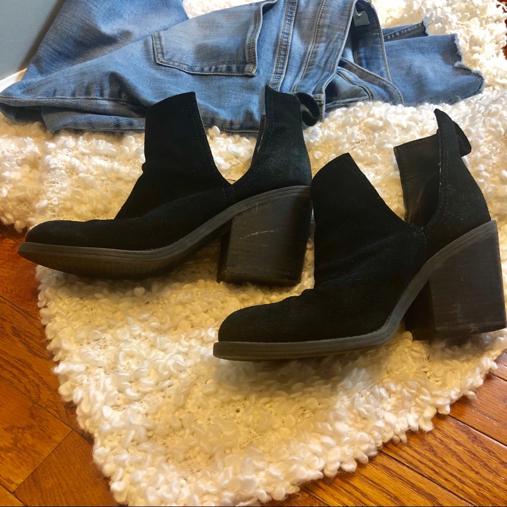 Steve Madden Black Suede Booties Size 9M “Sharini”